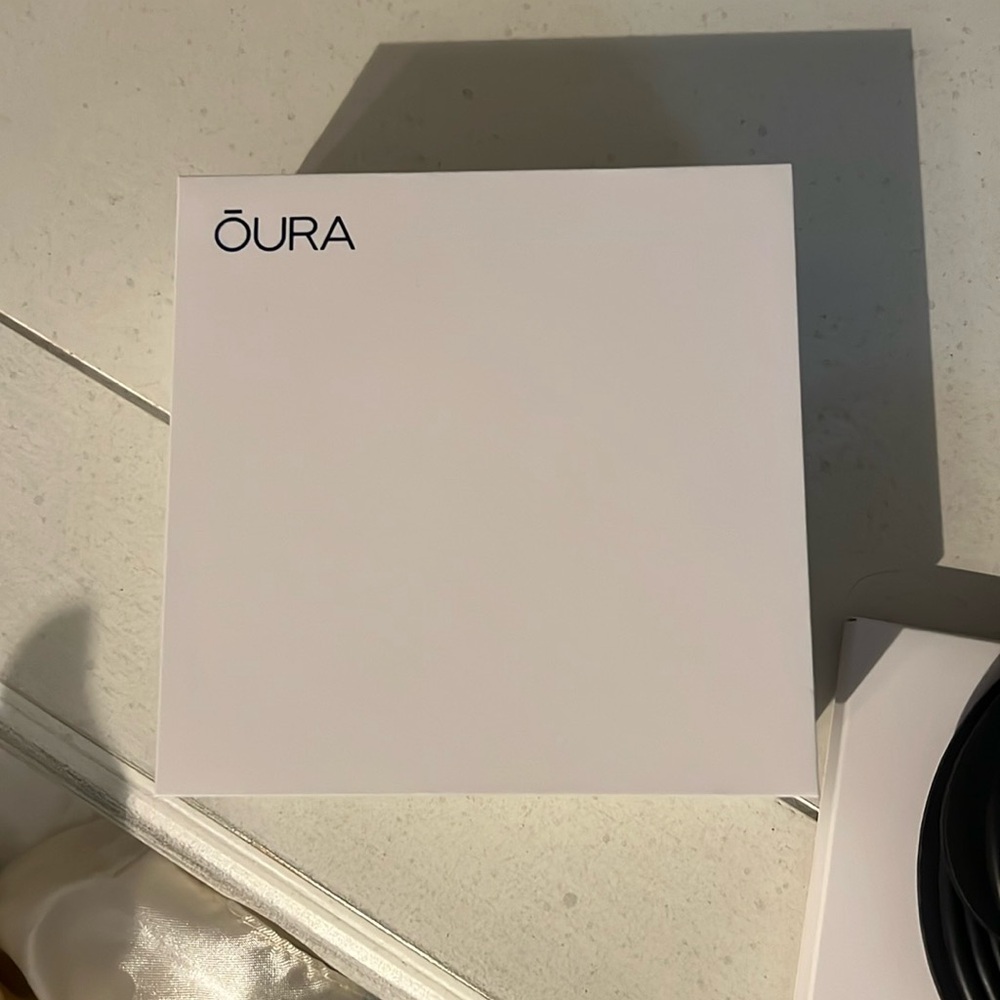 Oura box and charger for ring Gen 3 horizon 
US 7 set
